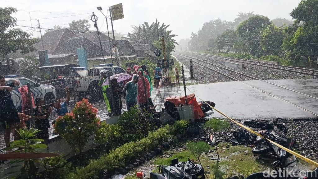 Terseret dalam Tragedi: Penjaga Pelintasan Jadi Tersangka Kecelakaan Maut KA Malioboro Ekspres